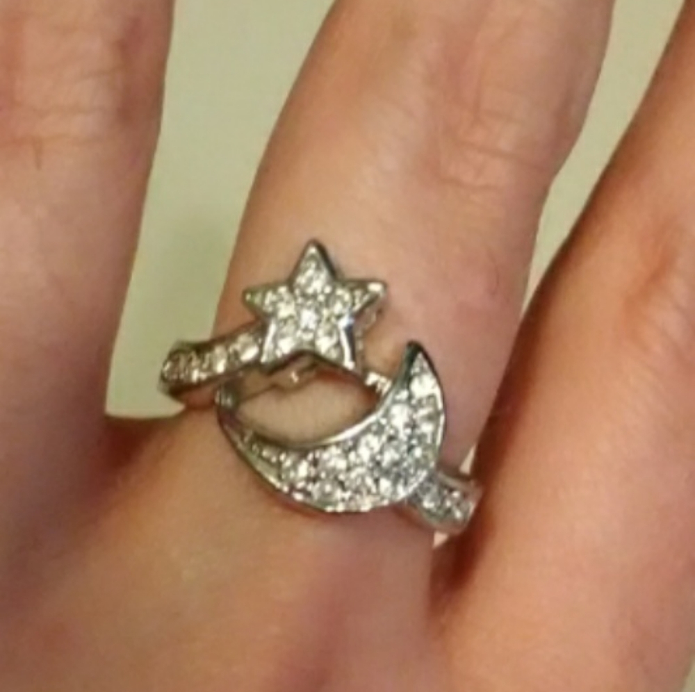 Sliver tone  🌙  and 🌟 ring